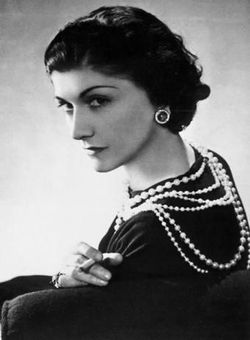 Coco-chanel-pearls