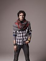 Man wearing Hövding collar and scarf